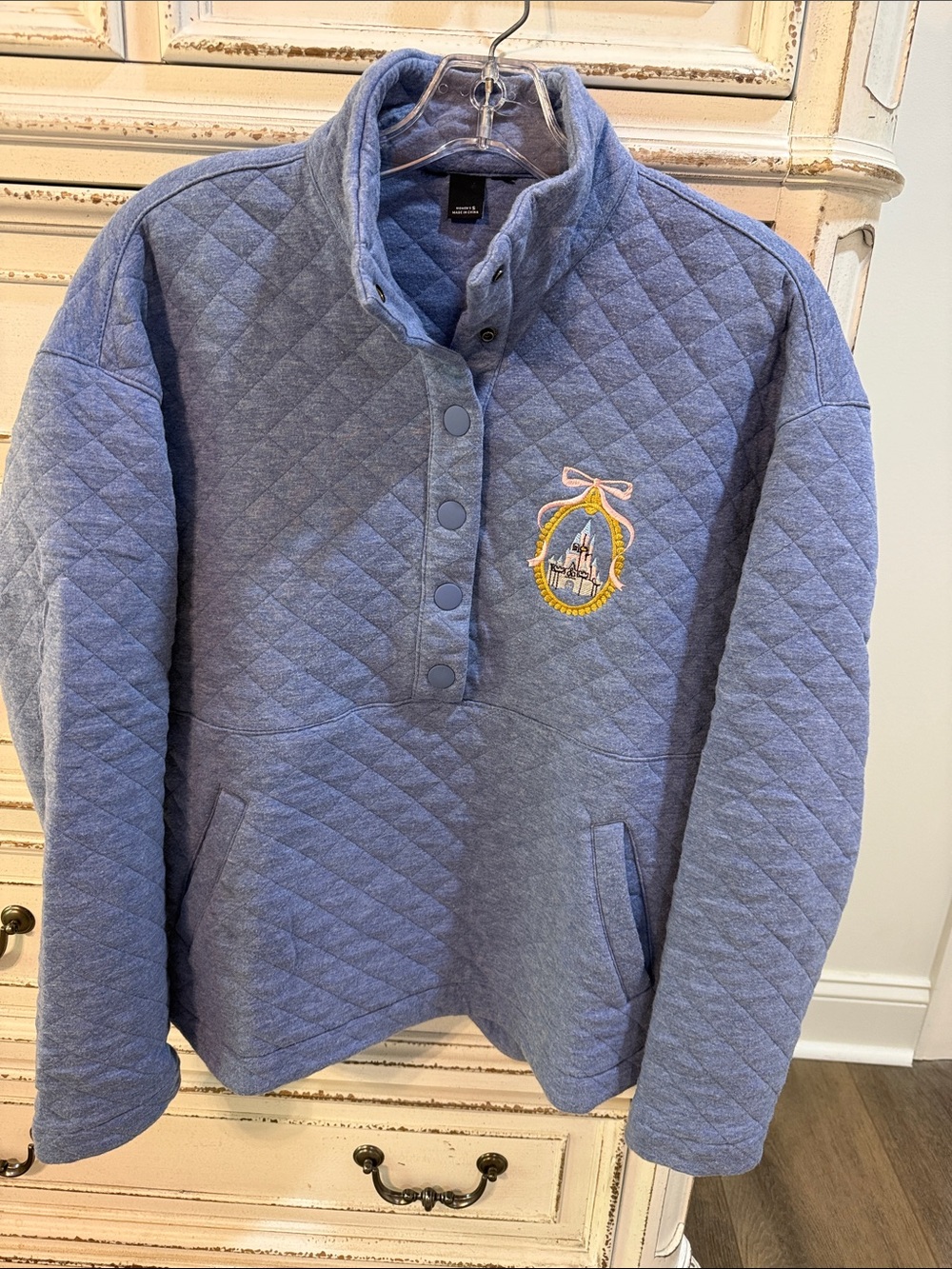 Disney Embroidered Castle Pullover Sz Small VGUC
